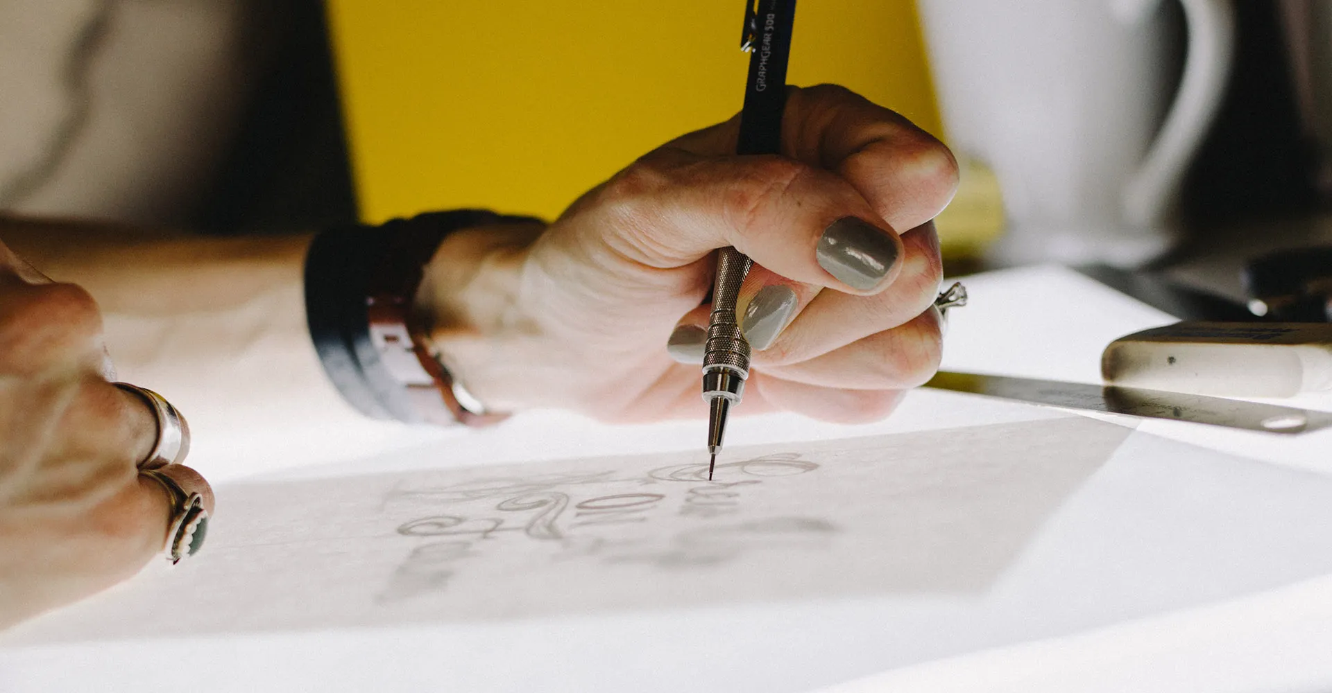5 Essential Tips for Aspiring Graphic Designers
